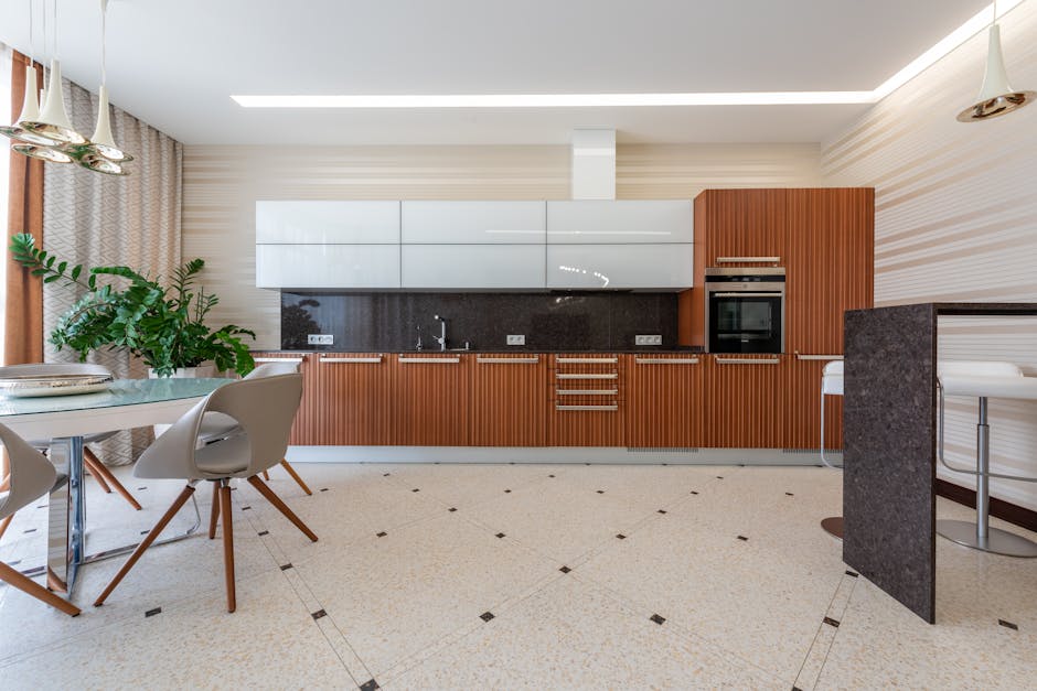 Moderne keuken met terrazzo kookeiland.