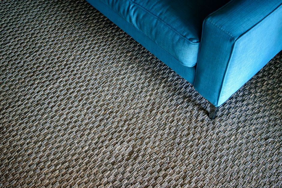 Zonnestralen op beige hennep tapijt. Zonnestralen op beige hennep tapijt.