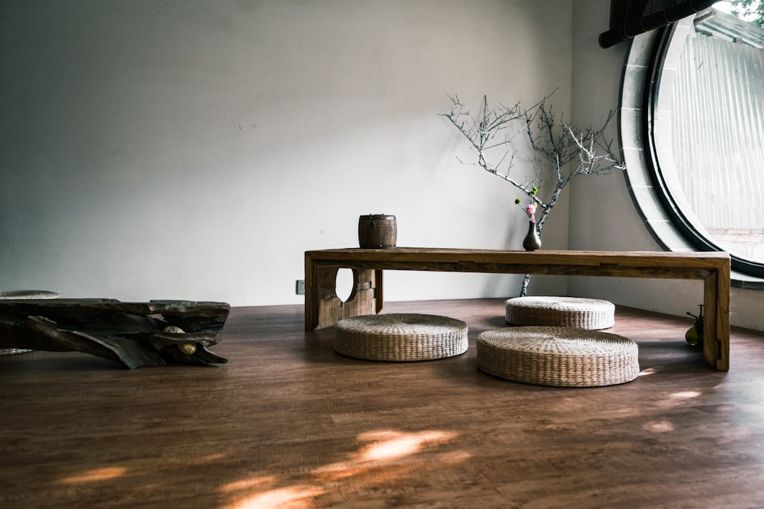 Hennep tapijt met natuurlijke textuur in woonkamer. Hennep tapijt met natuurlijke textuur in woonkamer.