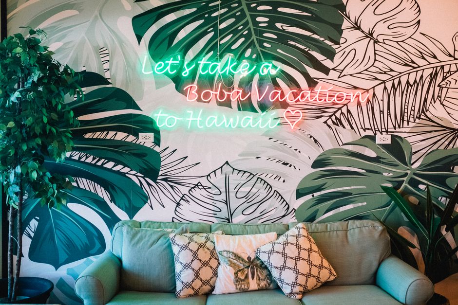 Webshop met diverse fotobehangopties op scherm.