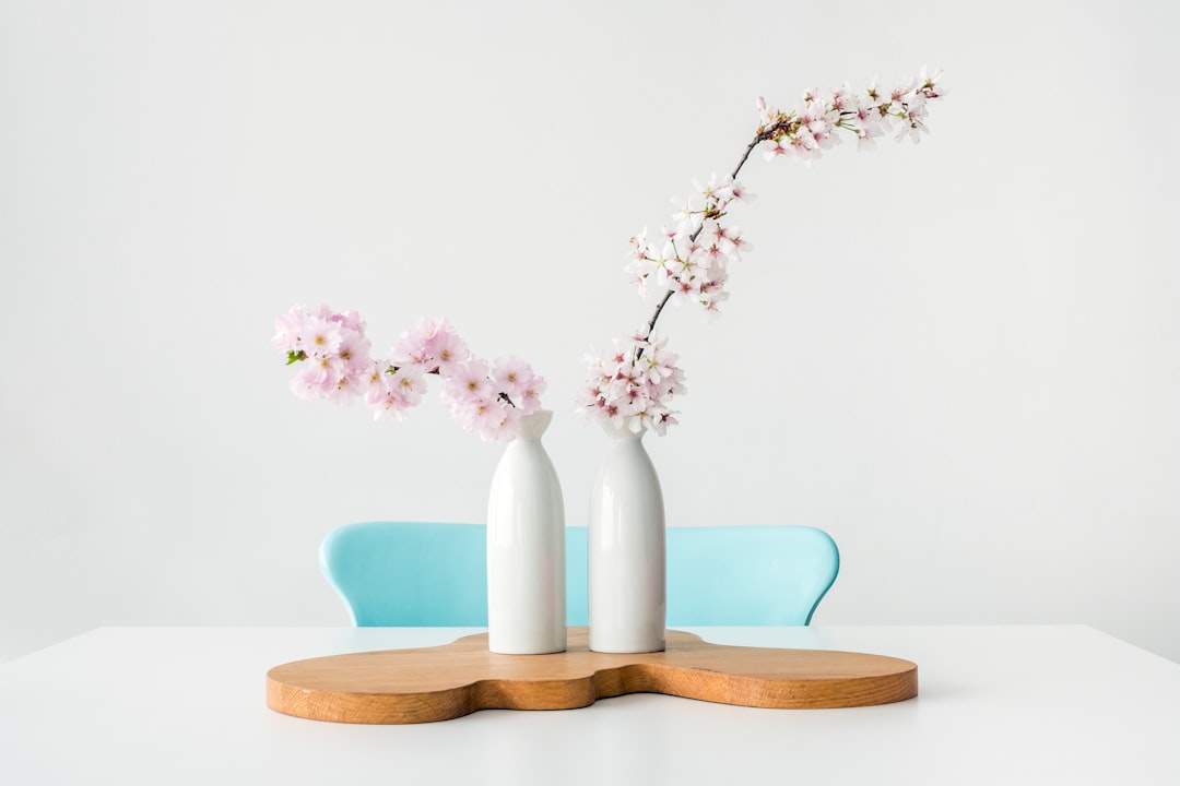 Minimalistisch interieur met wabi-sabi elementen. Minimalistisch interieur met wabi-sabi elementen.